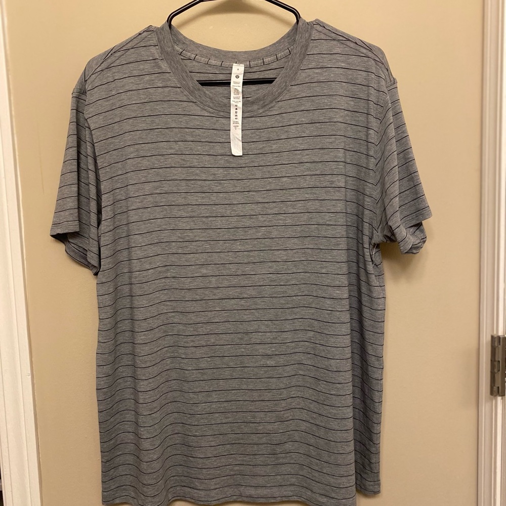 Lululemon graphic tee size 8